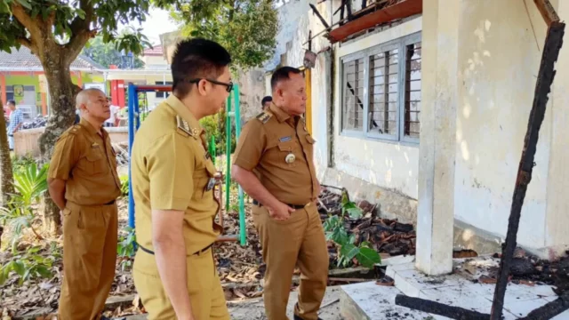 Terbakar, Rumah Dinas Camat Penengahan Ditinjau Bupati Lamsel