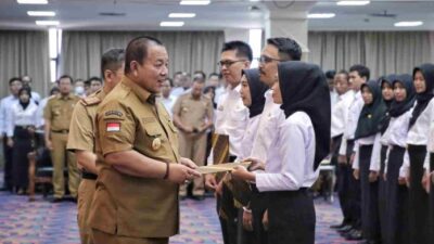 Gubernur Arinal Serahkan Petikan SK PPPK Jabatan Fungsional Guru dan Jabatan Fungsional Teknis