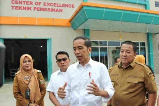 Gubernur Arinal Dampingi Presiden RI Jokowi Kunjungi SMK Negeri 3 Kota Metro