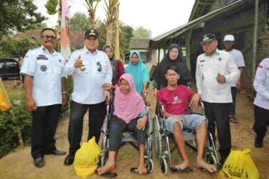 Gubernur Arinal Bantu Sembako dan Kursi Roda kepada Warga Disabilitas dan Lansia
