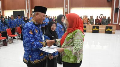 Walikota Bandarlampung Eva Dwiana Lepas 86 ASN yang Masuki Masa PurnaTugas