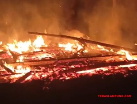Kebakaran Rumah di Batunangkop Lampura, Remaja Disabilitas Meninggal