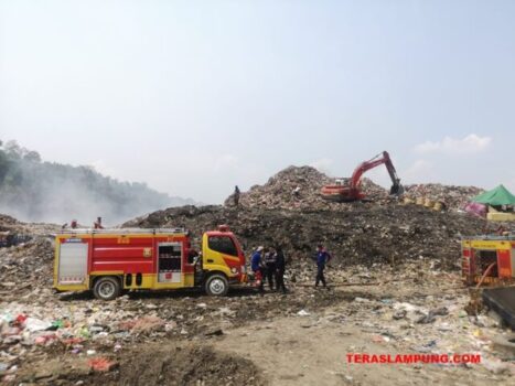 Ini Cerita Kadis Damkar Bandarlampung Mengatasi Kebakaran di TPA Sampah Bakung
