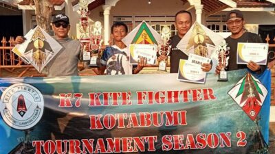 Lomba Layangan Aduan, K7 Kite Fighter Lampung Utara Sabet Tiga Piala