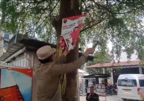 Langgar Aturan, Puluhan Alat Peraga Sosialisasi Pemilu di Lampura Ditertibkan