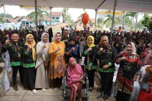 Ketua LKKS Lampung Serahkan Bantuan Sembako dan Kursi Roda kepada Warga Lansia dan Disabilitas