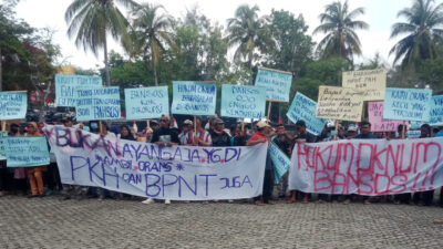 Dana Bansos PKH Diduga Jadi Bancakan Pungli, Ratusan Warga Desa Transtanjungan Geruduk DPRD Lampung Selatan