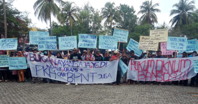 Dana Bansos PKH Diduga Jadi Bancakan Pungli, Ratusan Warga Desa Transtanjungan Geruduk DPRD Lampung Selatan