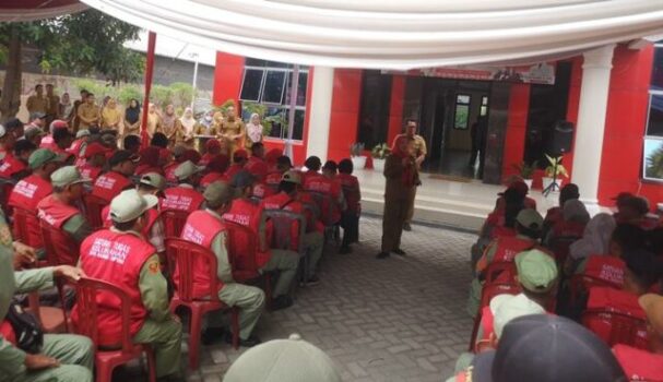 Walikota Eva Dwiana Minta Pamong Ajak Warganya Bersih-bersih agar tidak Kebanjiran