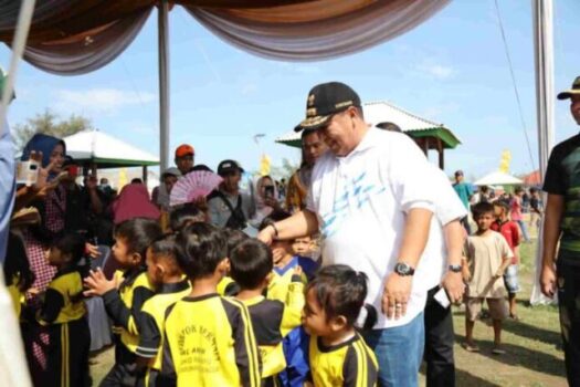 Hari Ikan Nasional, Gubernur Lampung Makan Ikan Bersama Masyarakat