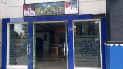 Hingga Masa Jabatan Bupati Hampir Berakhir, Pintu Kantor Pemkab Lampura yang Rusak Belum Diperbaiki