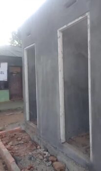 Dibangun di Sekolah, Proyek Toilet Dinas Perumahan Diduga ‘Serobot’ Lokasi Proyek Disdik Lampura