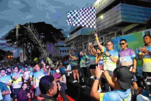Sekdaprov Fahrizal Lepas Peserta Lampung Half Marathon Tahun 2023