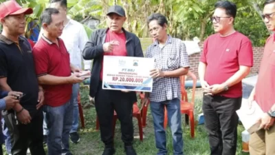 Warga Desa Kota Guring Menerima Bantuan Dana Bedah Rumah Dari Pemkab Lampung Selatan
