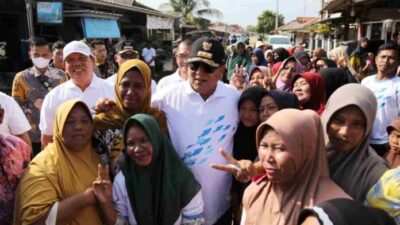 Gubernur Arinal Berikan Bantuan Sembako dan Kursi Roda kepada Masyarakat Labuhan Maringgai