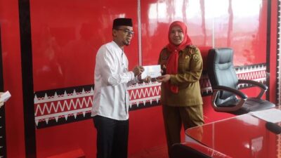 Walikota Eva Dwiana Serahkan Bantuan Rp295 Juta untuk Tempat Ibadah