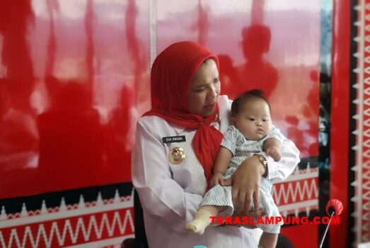 Walikota Bandarlampung Serahkan Bantuan untuk Korban Kebakaran dan Pohon Tumbang