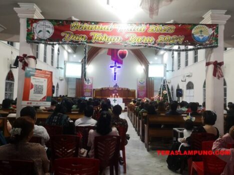 Ibadah Malam Natal di Kota Bandarlampung Berlangsung Khidmat