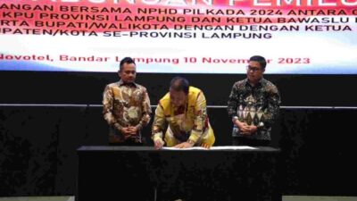 Gubernur Arinal Bersama Ketua KPU dan Ketua Bawaslu Tanda Tangani NPHD Pilkada 2024