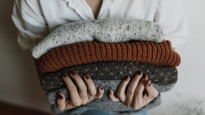 6 Rekomendasi Sweater Wanita Terbaik dan Berkualitas