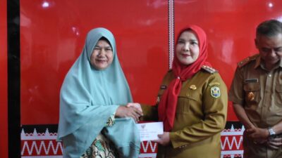 Walikota Bandarlampung Serahkan Bantuan untuk Korban Pohon Tumbang dan Warga yang Sakit