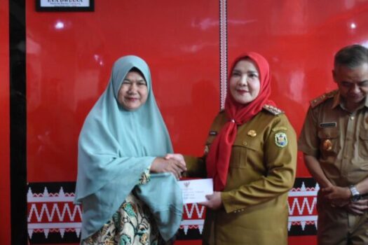 Walikota Bandarlampung Serahkan Bantuan untuk Korban Pohon Tumbang dan Warga yang Sakit