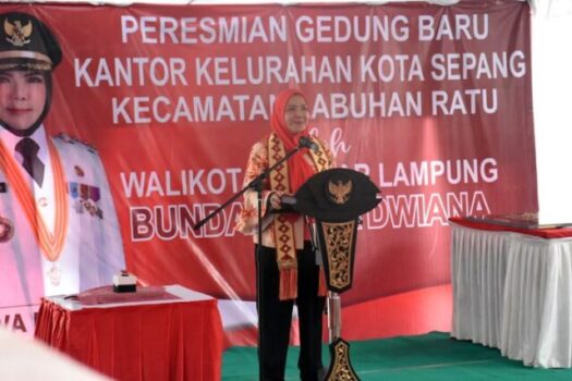 Walikota Eva Dwiana Resmikan Kantor Kelurahan Kotasepang