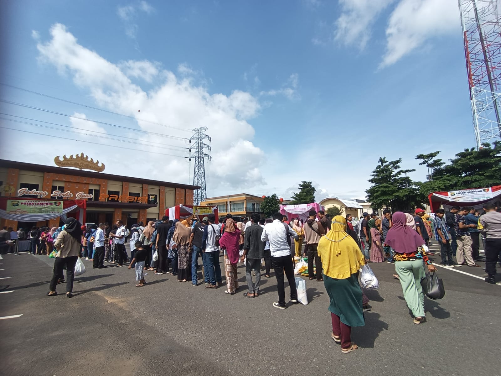 Pasar Murah Polda Lampung Diserbu Para IRT