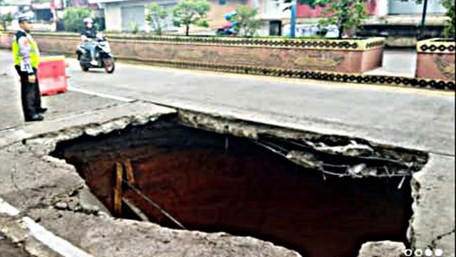 Jalan Lintas Tengah Sumatera Memprihatinkan, Gubernur Lampung Disebut Hanya ‘Omon-omon’