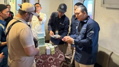 Layanan Kas Keliling BI di Kapal Penyeberangan Disambut Antusias