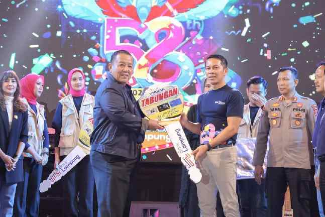 Nasabah KC Pringsewu Raih Hadiah Utama Undian Tabungan Lokal Bank Lampung 2024