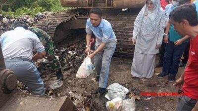 Gunungan Sampah di Jl KS Tubun Lampura akhirnya Dibersihkan