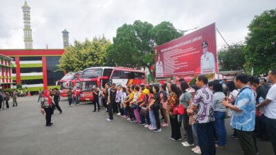 Walikota Bandarlampung Lepas Peserta Wisata Rohani Tiga Pemeluk Agama