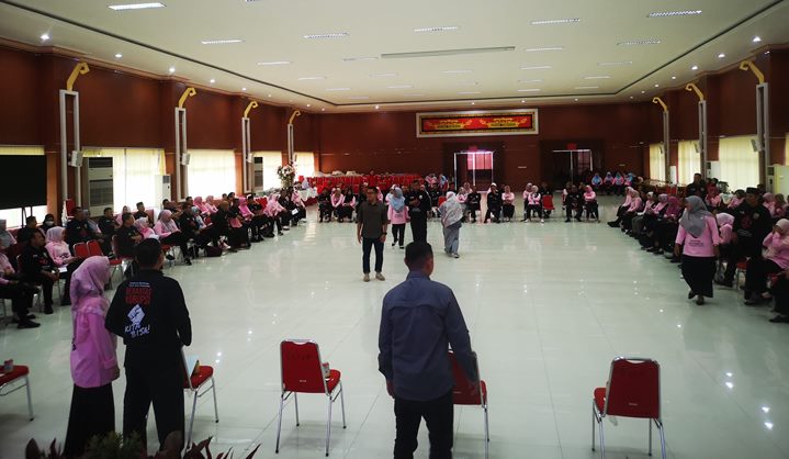 Walikota Eva Dwiana Buka Bimtek Keluarga Berintegritas