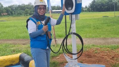 Srikandi PLN Rela Tak Pulang Agar Lebaran Tetap Terang