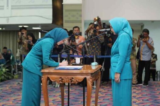 Ny. Riana Sari Lantik Agnesia B Rurianti sebagai Pj Ketua TP PKK dan Dekranasda Pringsewu