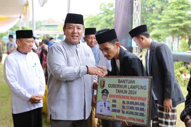 Gubernur Lampung Safari Ramadan di Ponpes Daruss’adah Lamteng