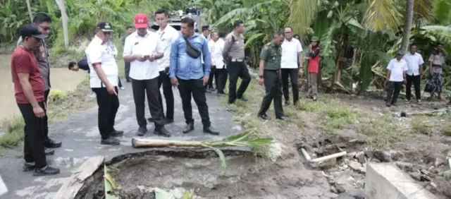 Bupati Nanang Ermanto Tinjau Jembatan Rusak di Desa Sumber Nadi