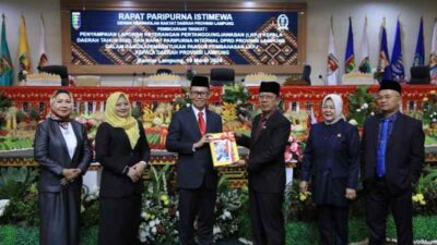 Sekdaprov Lampung Serahkan LKPJ Kepala Daerah Tahun 2023