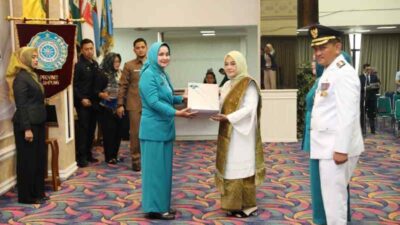 Riana Sari Lantik Liana Aswarodi sebagai Pj Ketua TP PKK dan Dekranasda Lampura