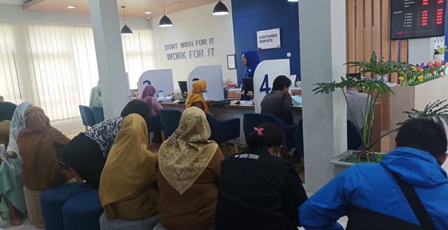 Dipadati Nasabah Jelang Libur Idulfitri, Bank Lampung Berkomitmen Terus Tingkatkan Pelayanan