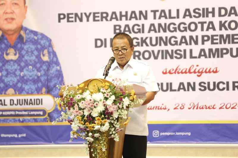 Gubernur Arinal Serahkan Tali Asih dan Santunan kepada Anggota Korpri