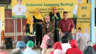 Ketua LKKS Lampung Bajikan Takjil di SLB Bina Insani