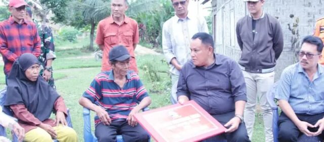 Dua Warga Jati Agung Dapat Bantuan Bedah Rumah dari Pemkab Lampung Selatan 