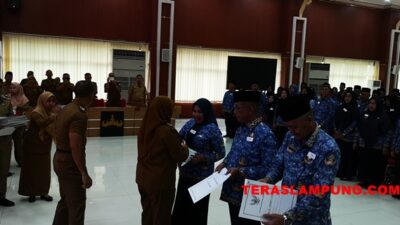 Walikota Eva Dwiana Serahkan SK Pensiun kepada 115 PNS Pemkot Bandarlampung