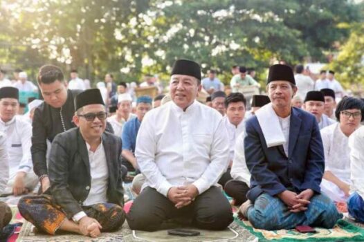 Gubernur Arinal Bersama Keluarga Melaksanakan Shalat Idul Fitri di Lapangan Korem