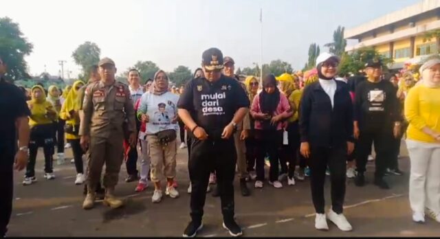 Pj Bupati Lampung Utara dan Gubernur Lampung Senam Bersama Masyarakat di Stadion Sukung