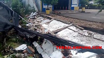 Pagar Temboknya Timpa Usaha Warga, Respons Dishub Lampung Utara Cuma Begini