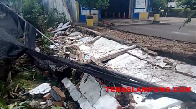 Pagar Temboknya Timpa Usaha Warga, Respons Dishub Lampung Utara Cuma Begini