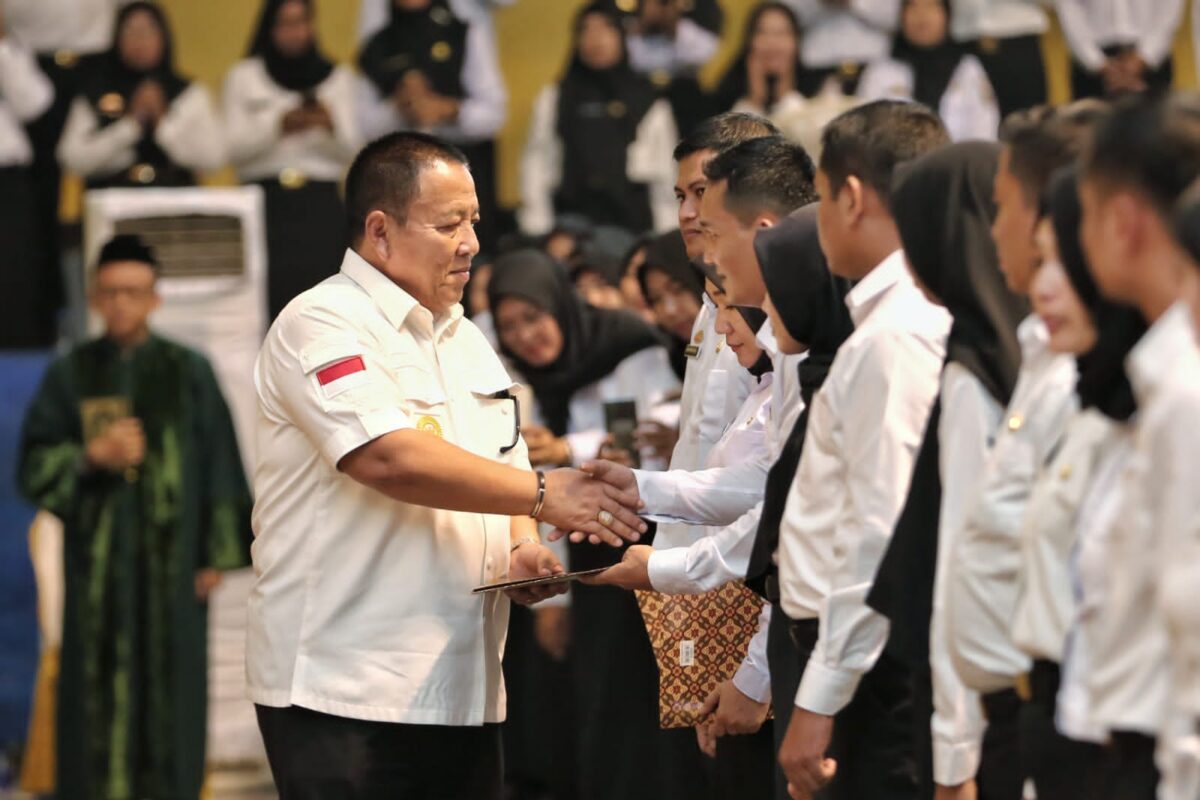 Gubernur Arinal Serahkan SK PPPK Jabatan Fungsional Kesehatan dan Guru